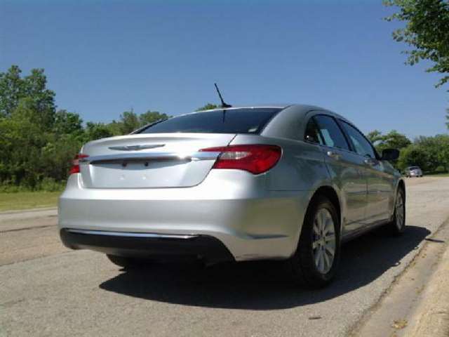 2012 Chrysler 200 Touring 4dr Sedan